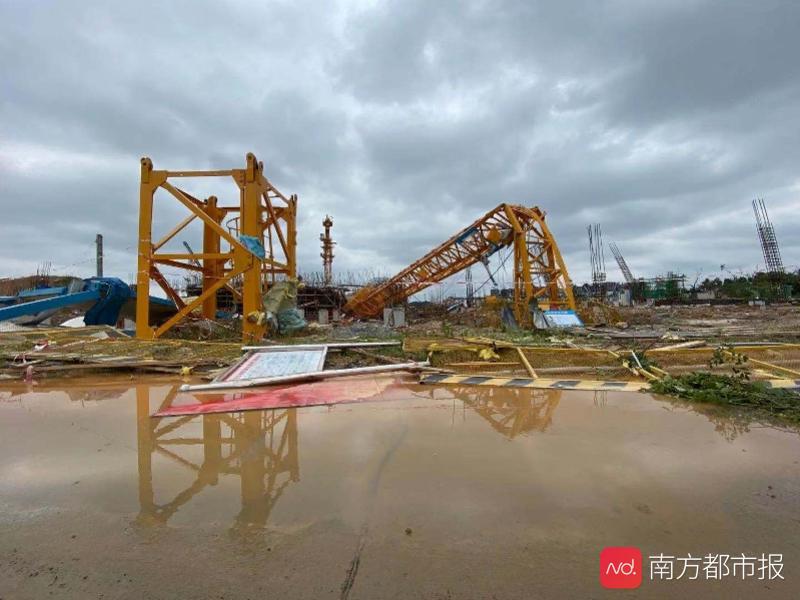 被龙卷风拽倒的村子:板房一夜间不知所终,工友在暴雨中互救